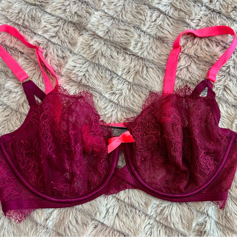 Victoria's Secret Fuchsia and Magenta Lace Bra Very Sexy Unlined Demi 34D.